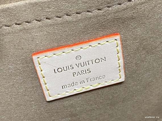 WIS PM VUITTON LOUIS Around Me 0309